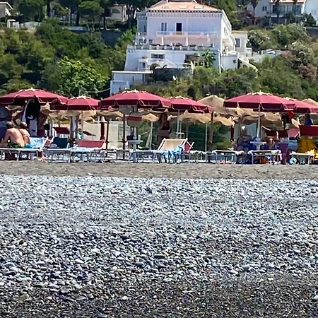 Nel Fabbricato Denominato Il Castello 普拉亚·阿马勒