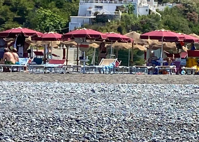 Nel Fabbricato Denominato Il Castello 普拉亚·阿马勒